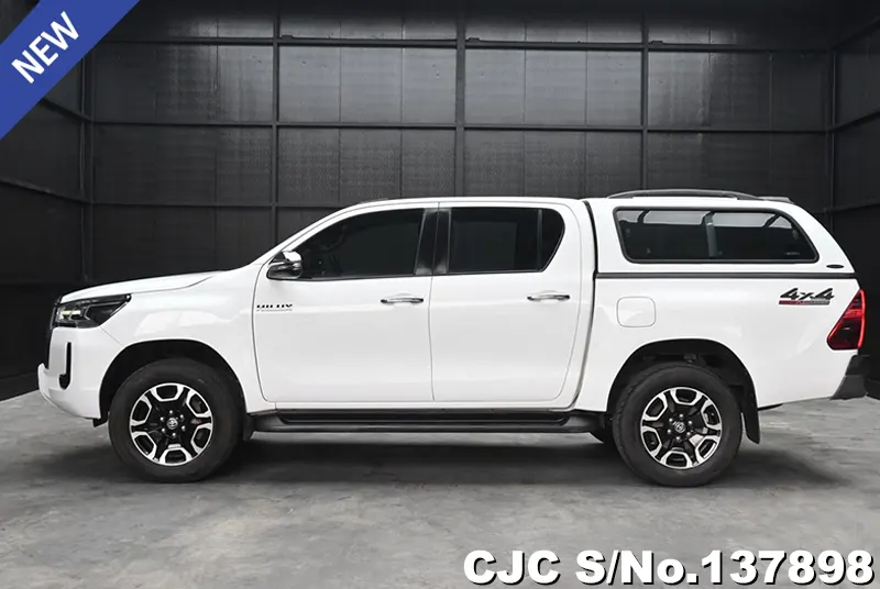 Toyota Hilux in White for Sale Image 4