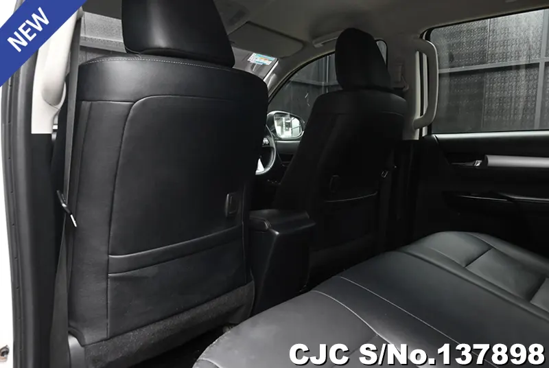 Toyota Hilux in White for Sale Image 9