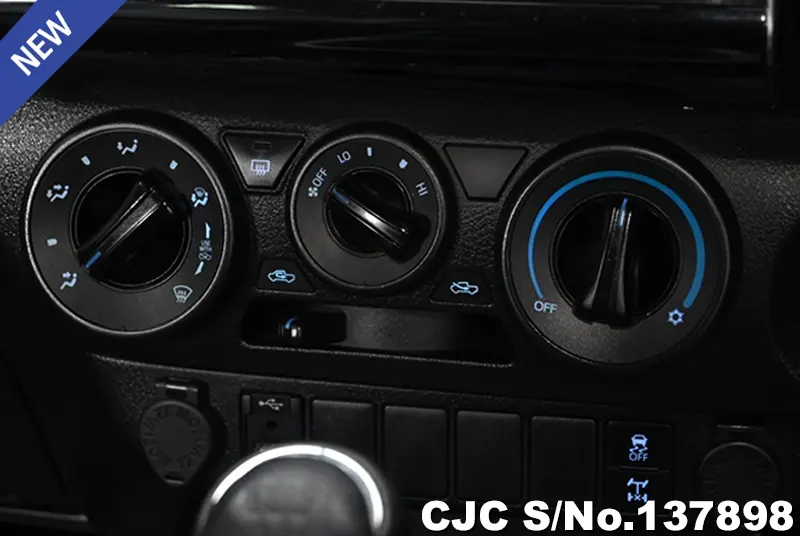 Toyota Hilux in White for Sale Image 13