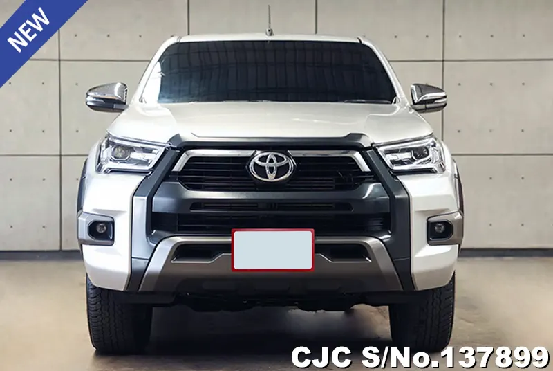 Toyota Hilux in Silver for Sale Image 2