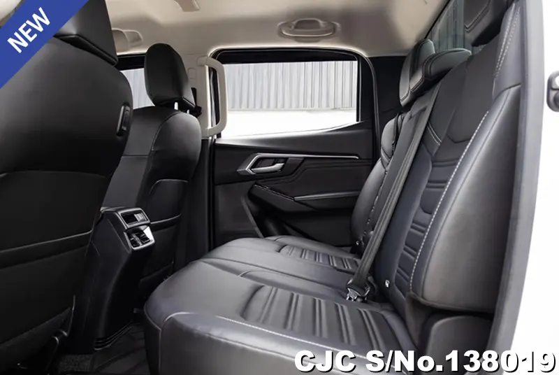 Isuzu D-Max in White for Sale Image 12