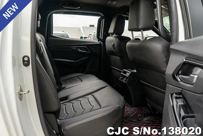 Isuzu D-Max in White for Sale Image 11