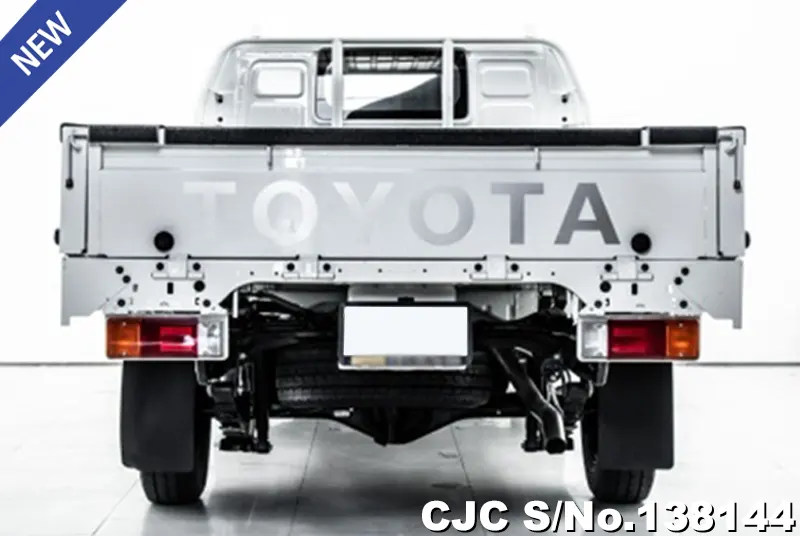 Toyota Hilux in White for Sale Image 3