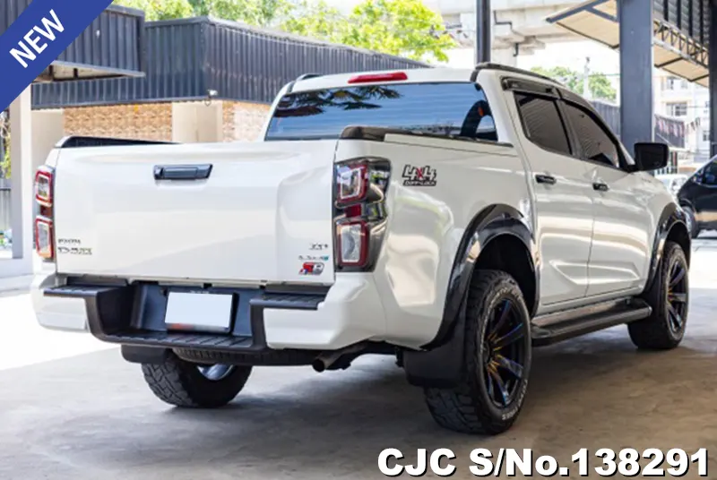 Isuzu D-Max in White for Sale Image 1