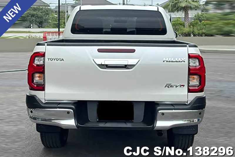 Toyota Hilux in White for Sale Image 4