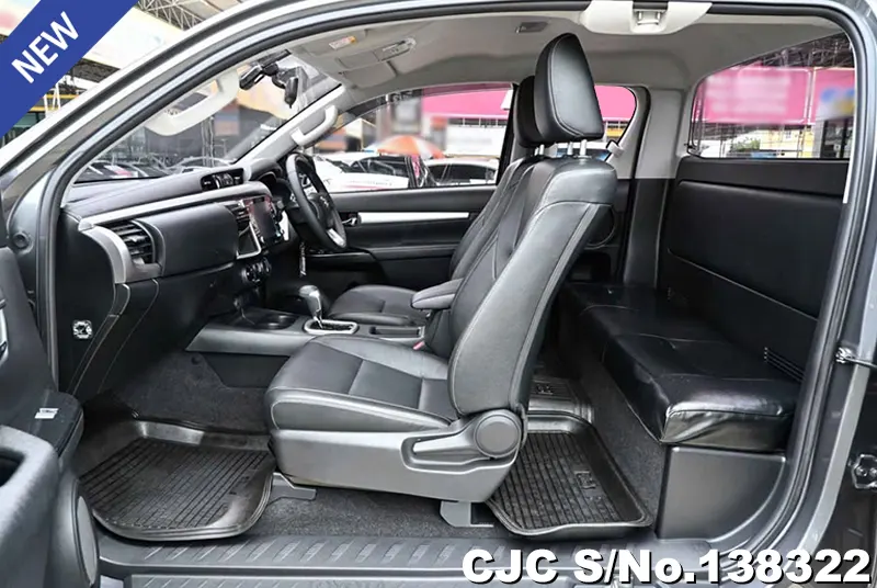 Toyota Hilux in Gray for Sale Image 7