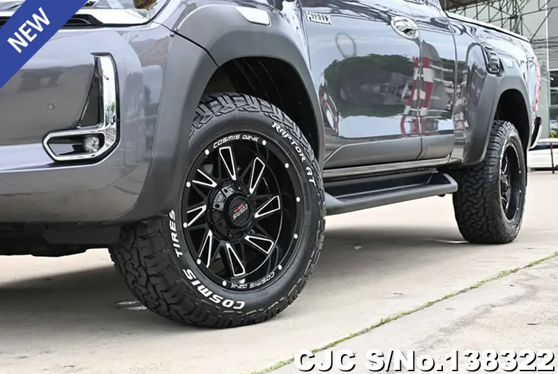 Toyota Hilux in Gray for Sale Image 11