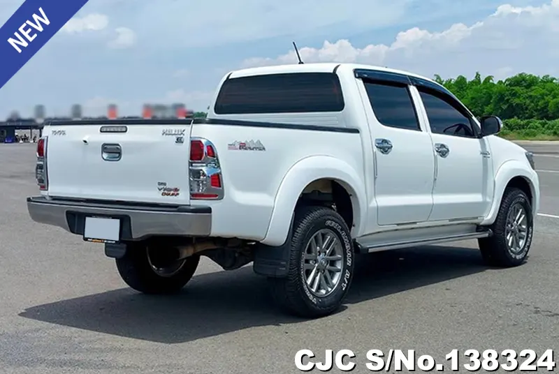 Toyota Hilux in White for Sale Image 2