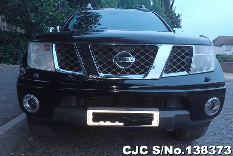 Nissan Navara in Black for Sale Image 4