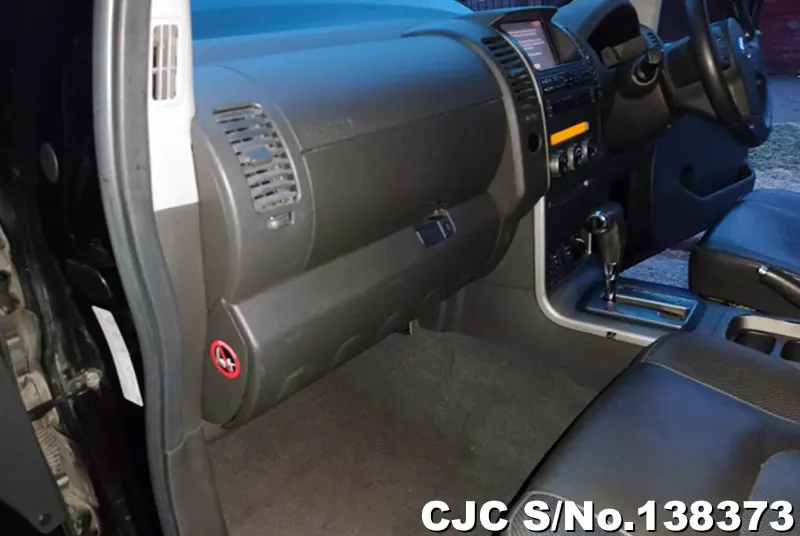 Nissan Navara in Black for Sale Image 14