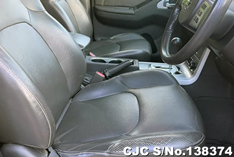 Nissan Navara in Beige for Sale Image 6