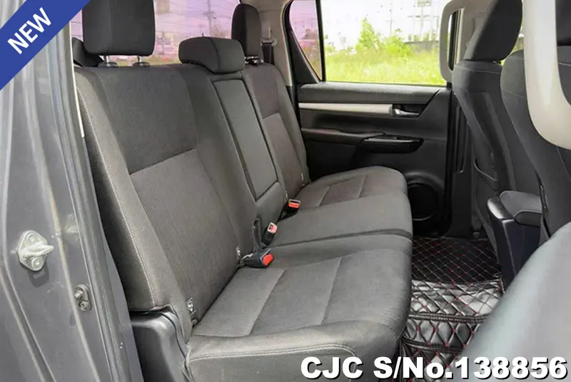 Toyota Hilux in Gray for Sale Image 9